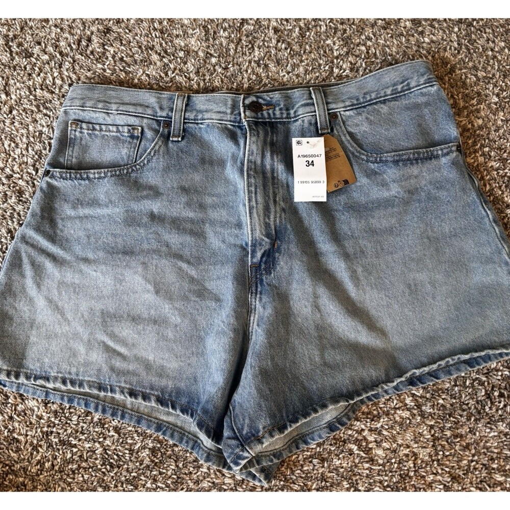 Levi’s High Waisted Mom Shorts Women’s 34 Light Wash Denim NWT A1965-0047